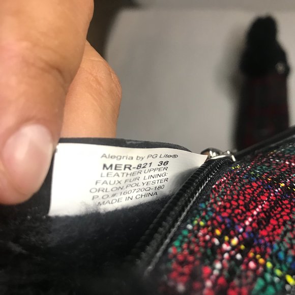 Alegria Women's Water Resistant Faux Fur Ankle Boots size 5.5 (36) - Picture 4 of 10